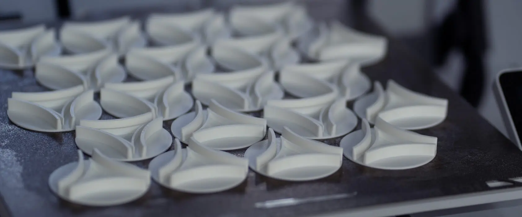3Dプリンターによる同時大量試作の様子